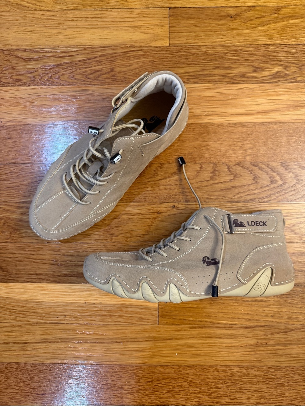 LDeck Suede high-top lace up shoes (Barefoot?) Beige EU Size 39 (Est. US W8/M6)
